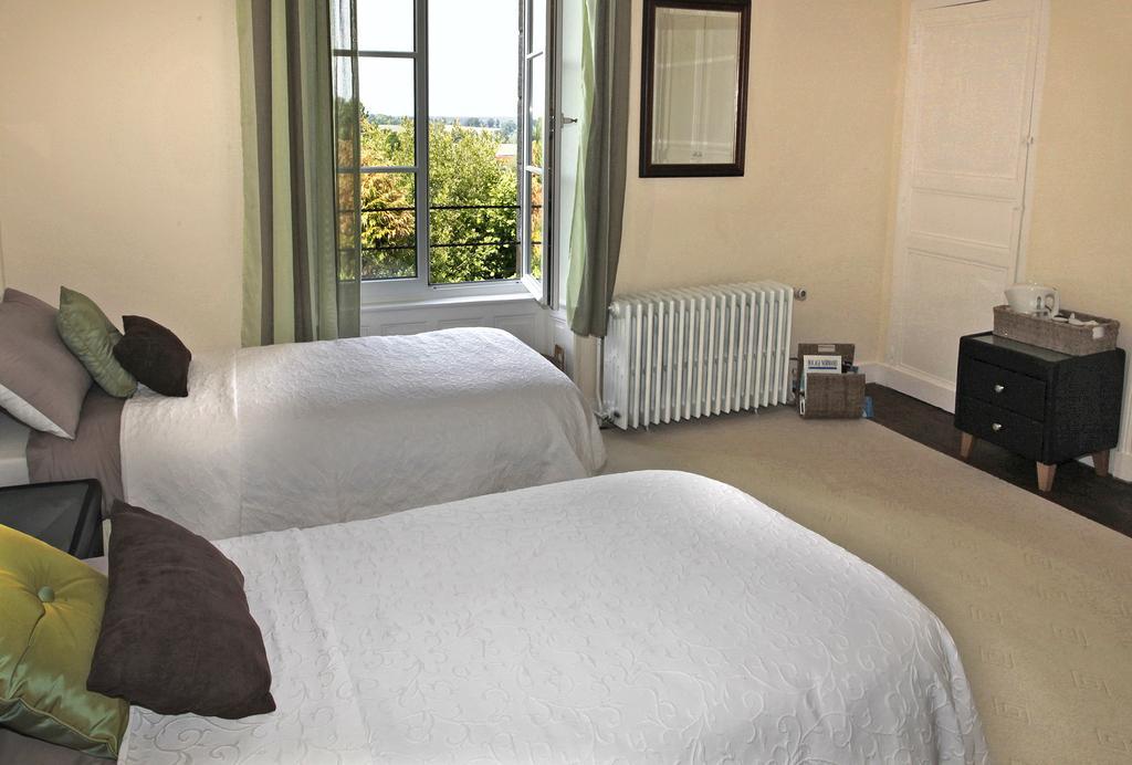 Le Presbytere Bed & Breakfast Saint-Bomer-les-Forges Exterior photo
