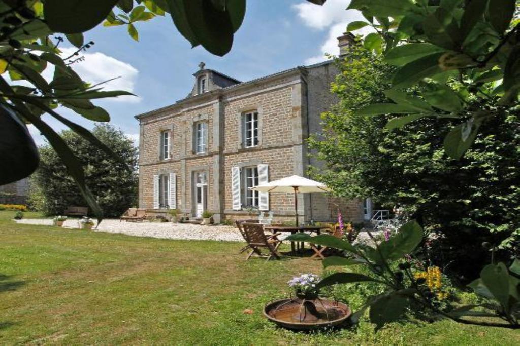 Le Presbytere Bed & Breakfast Saint-Bomer-les-Forges Exterior photo